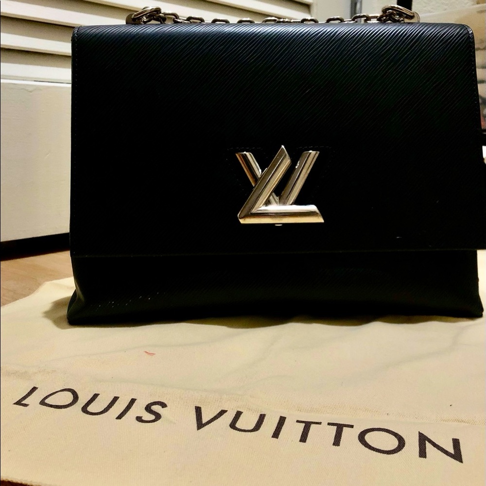Black Louis Vuitton leather bag. Comes with dust bag. microfiber interior.